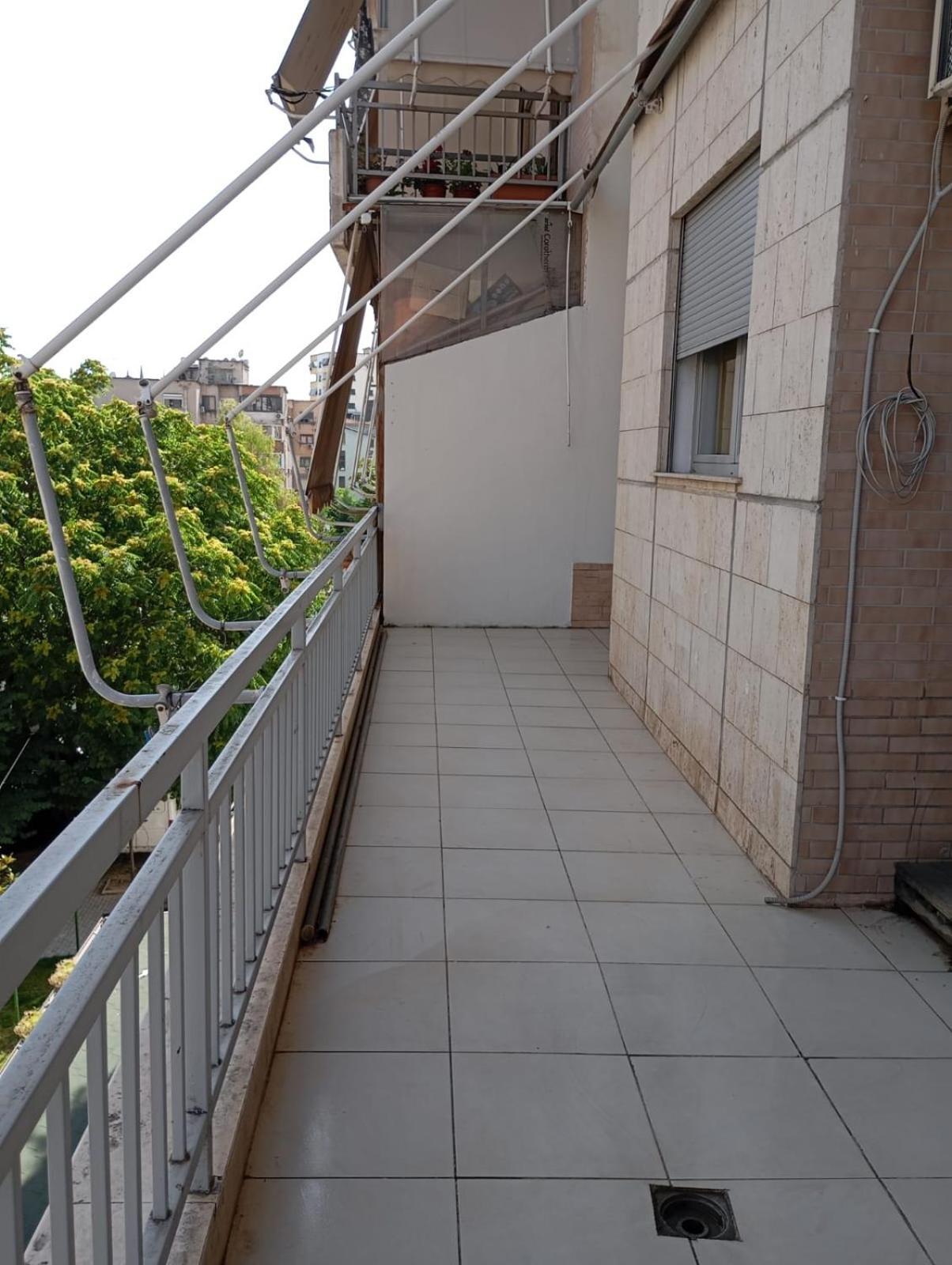 Royal 3 Hostel Tirana Exterior photo