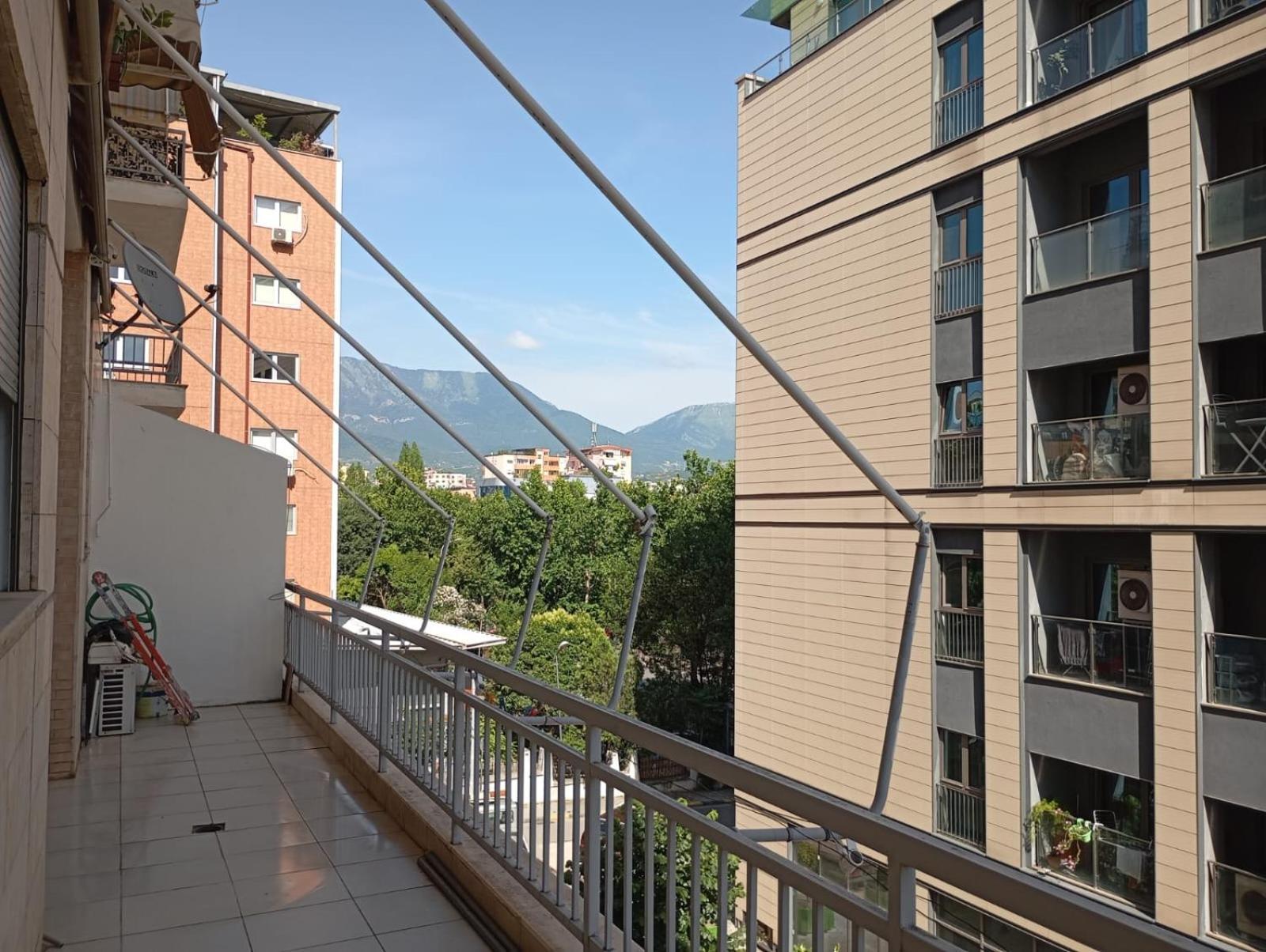 Royal 3 Hostel Tirana Exterior photo